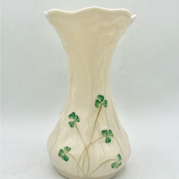 Belleek Accents Belleek 6 Shamrock Clover Bud Vase Irish Porcelain